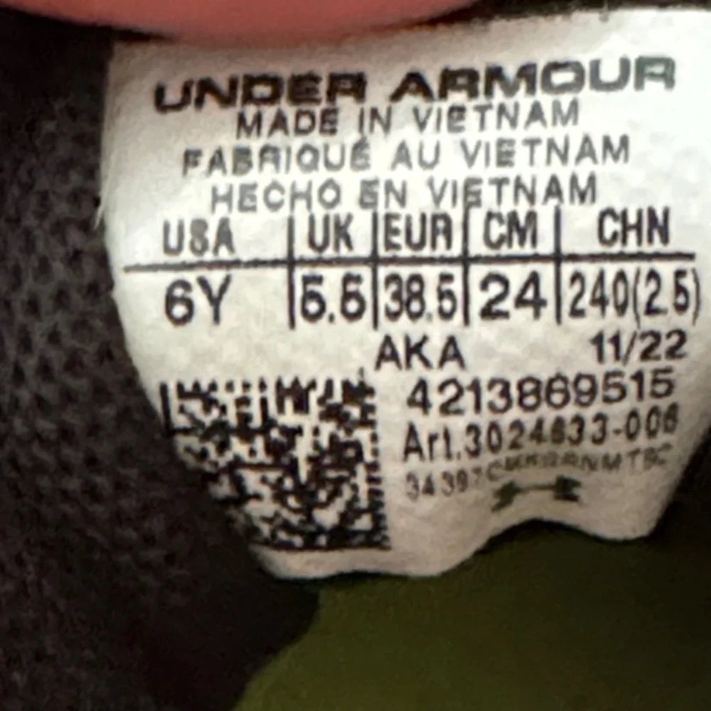Under Armour Kids Black and Neon Green Sneakers